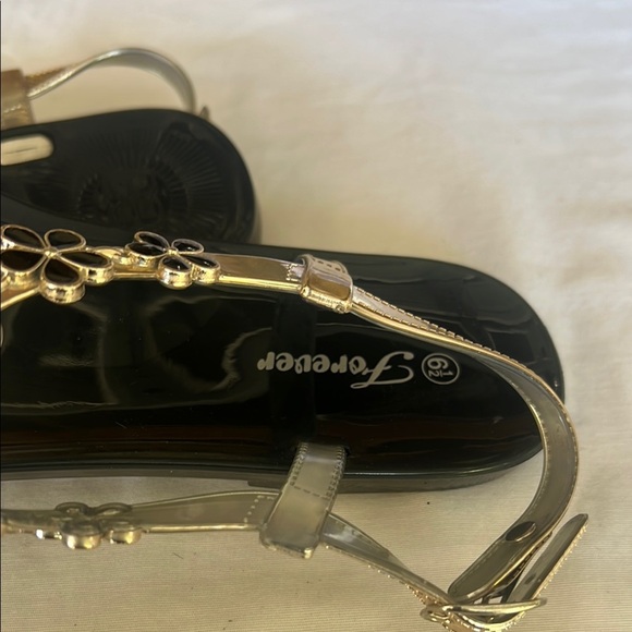 Source Unknown Black and Gold Sandals with Elegant Metallic Accents #200 - Picture 8 of 9